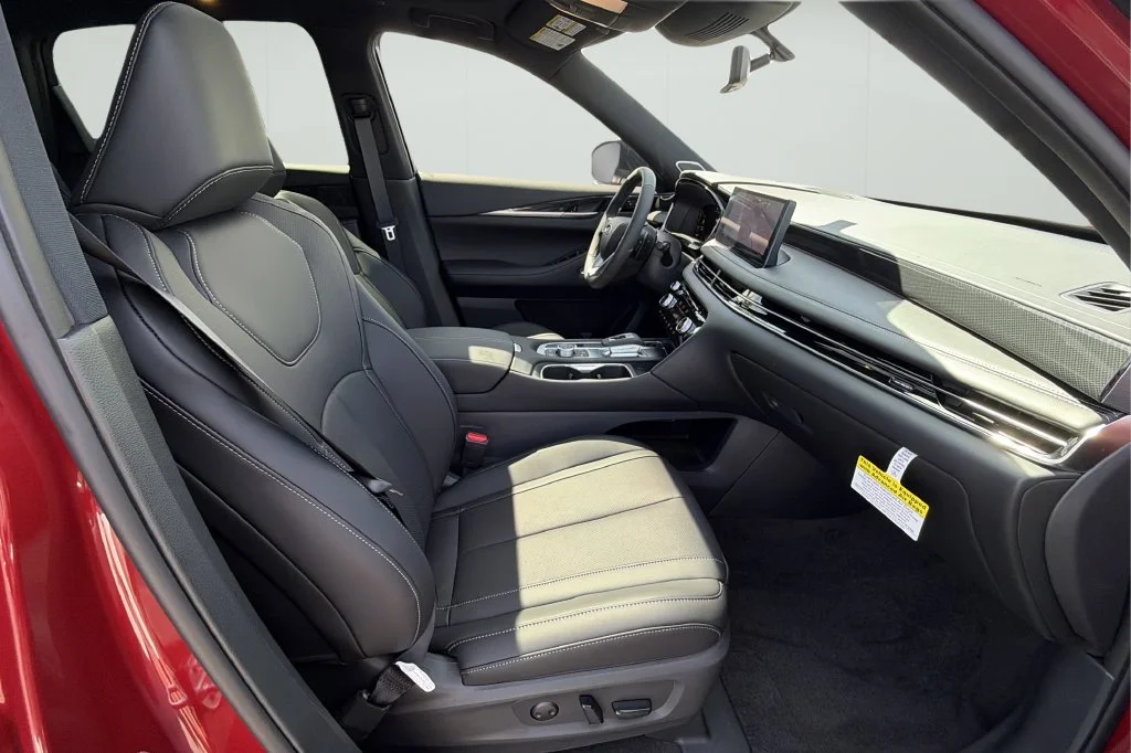 New 2027 2T SUN RED INFINITI Sport AWD image 15