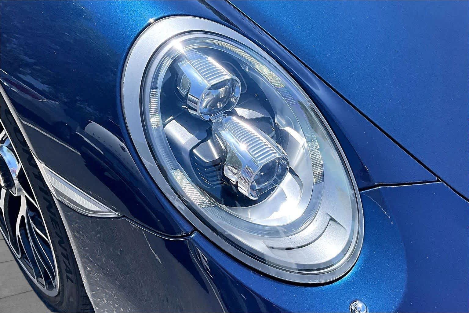 Used 2014 Dark Blue Metallic Porsche Turbo S image 23