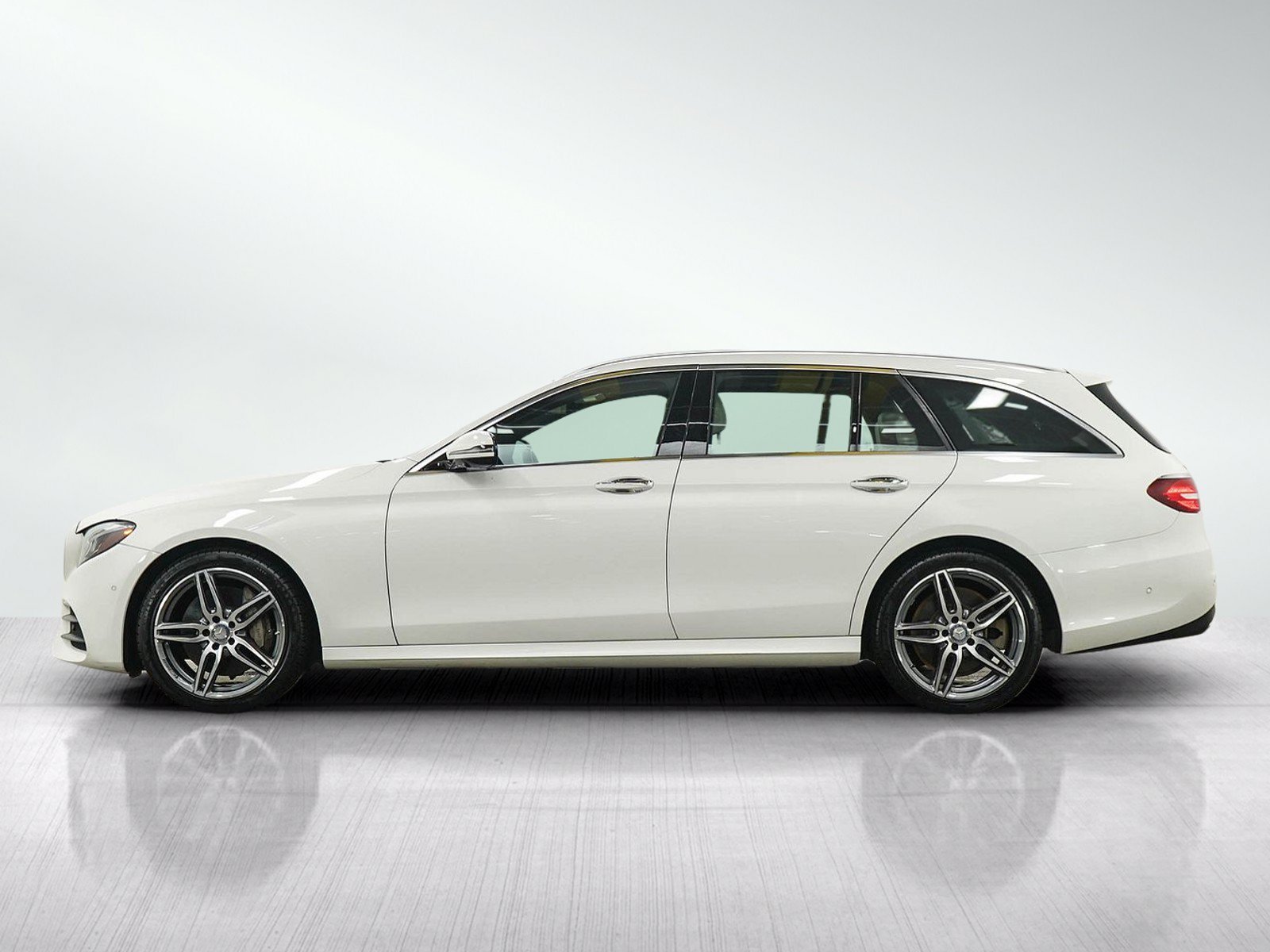 Used 2017 Polar White Mercedes-Benz E 400 image 2