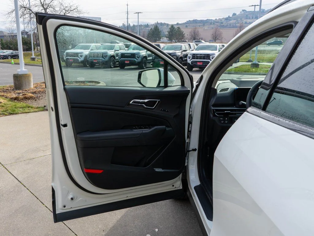 New 2026 Snow White Pearl Kia SX Prestige image 17