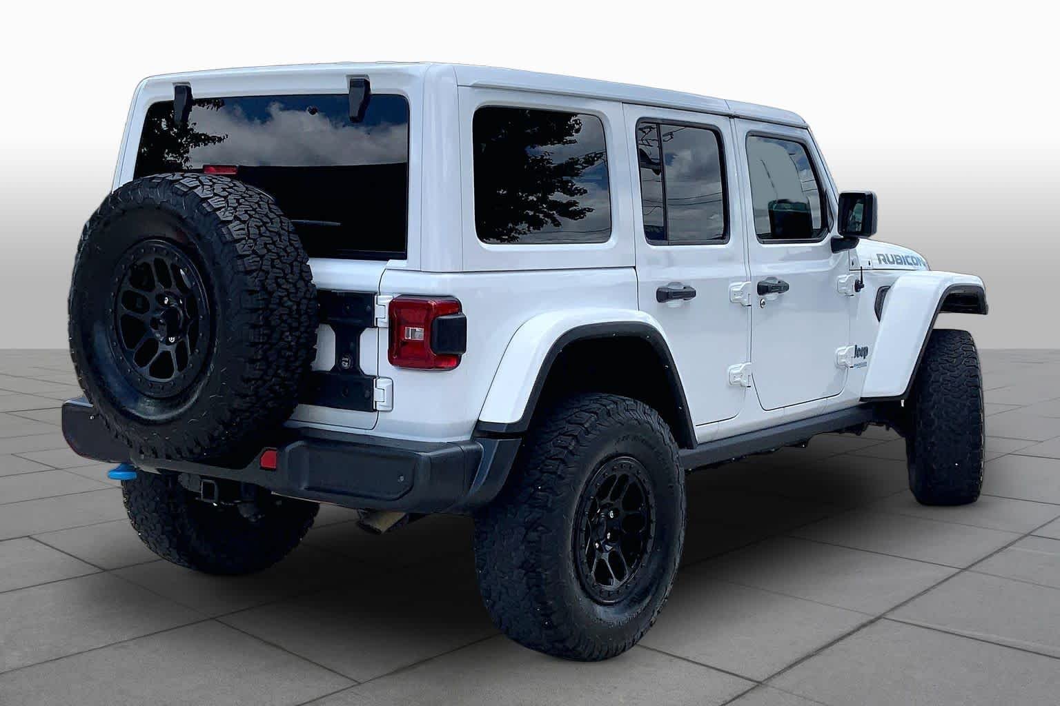 Used 2021 Bright White Clearcoat Jeep Unlimited Rubicon image 13