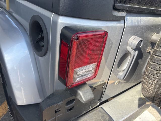 Certified Used 2017 Billet Silver Metallic Clearcoat Jeep Sahara image 10