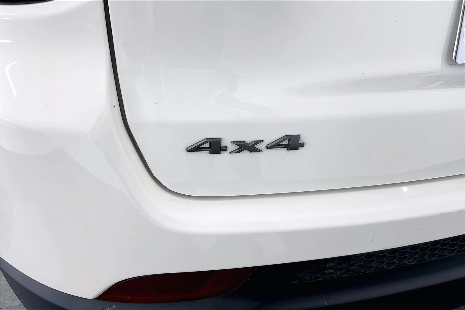 Used 2020 White Clearcoat Jeep High Altitude image 7