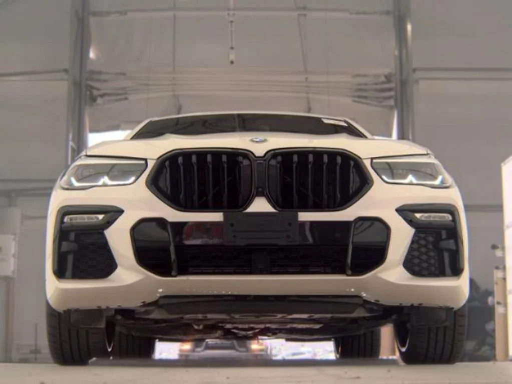 Used 2021 White BMW xDrive40i image 3