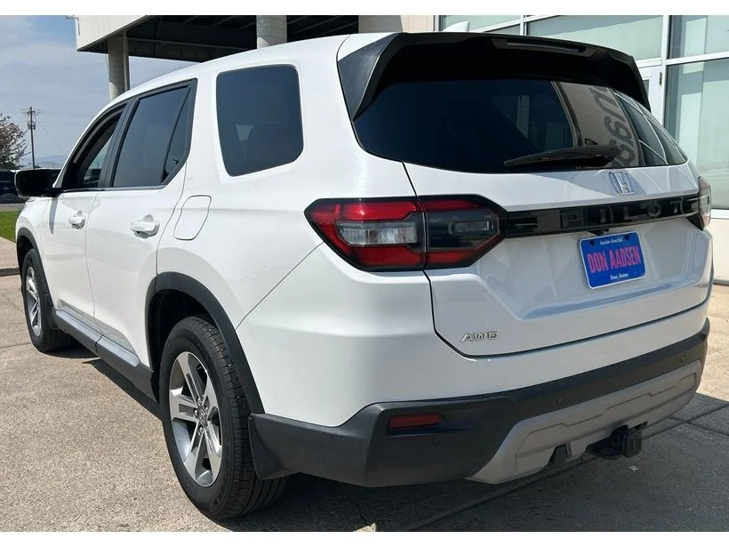 Used 2024 White Honda EX-L 7 Passenger image 23