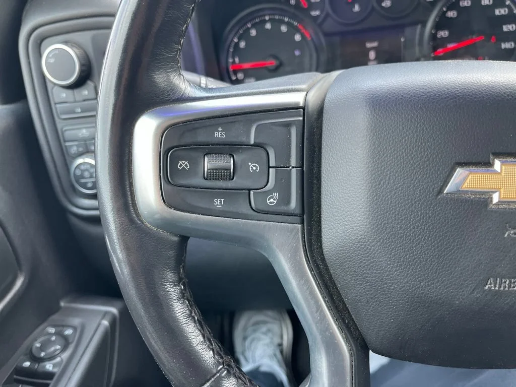 Used 2020 BLACK Chevrolet Custom image 15
