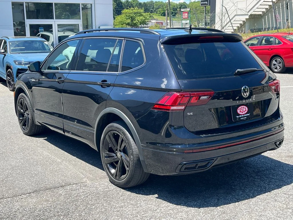 Used 2023 Black Volkswagen 2.0T SE R-Line Black image 4