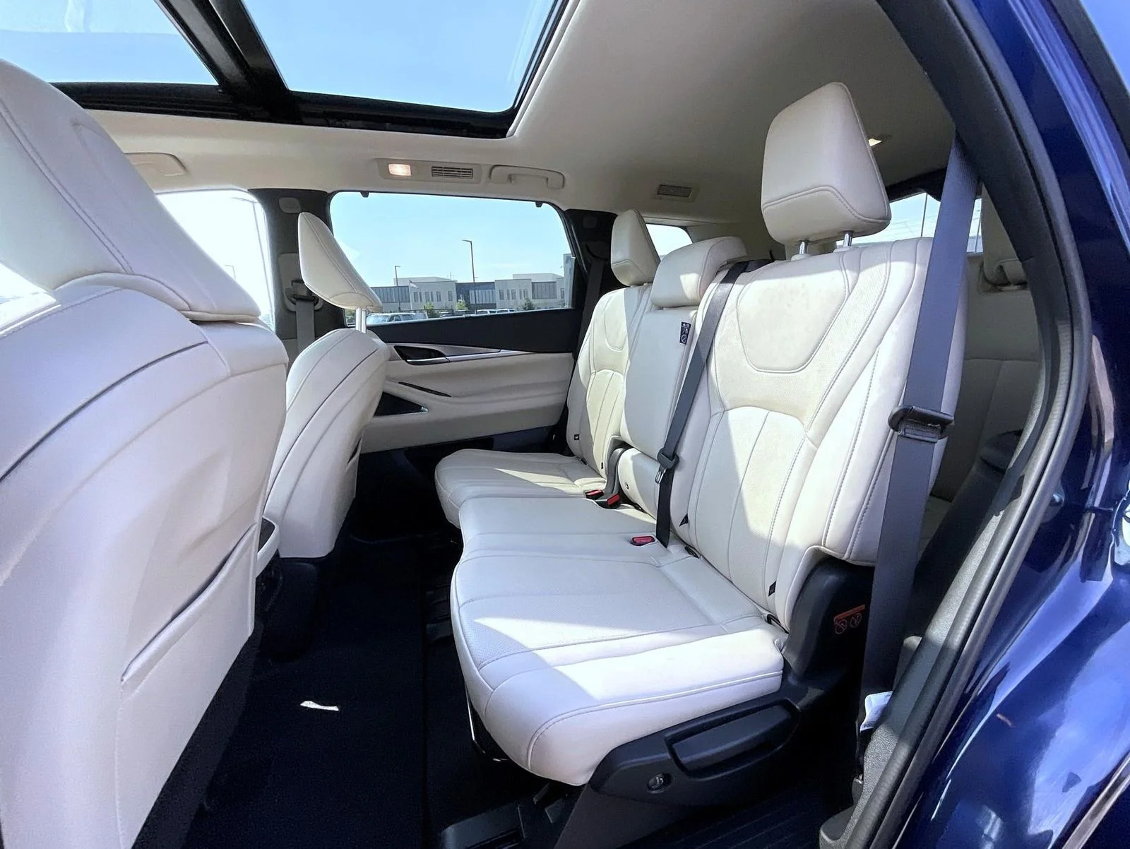 Used 2023 Blue INFINITI LUXE image 19