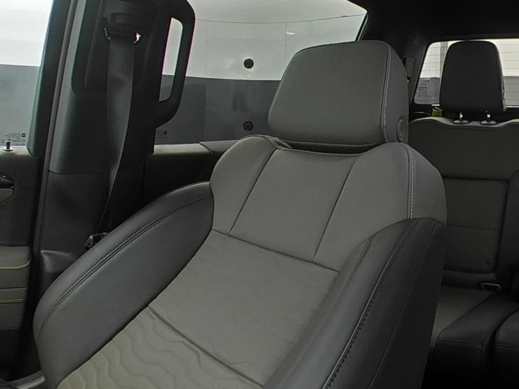 Used 2026 White Sands Chevrolet ZR2 image 9