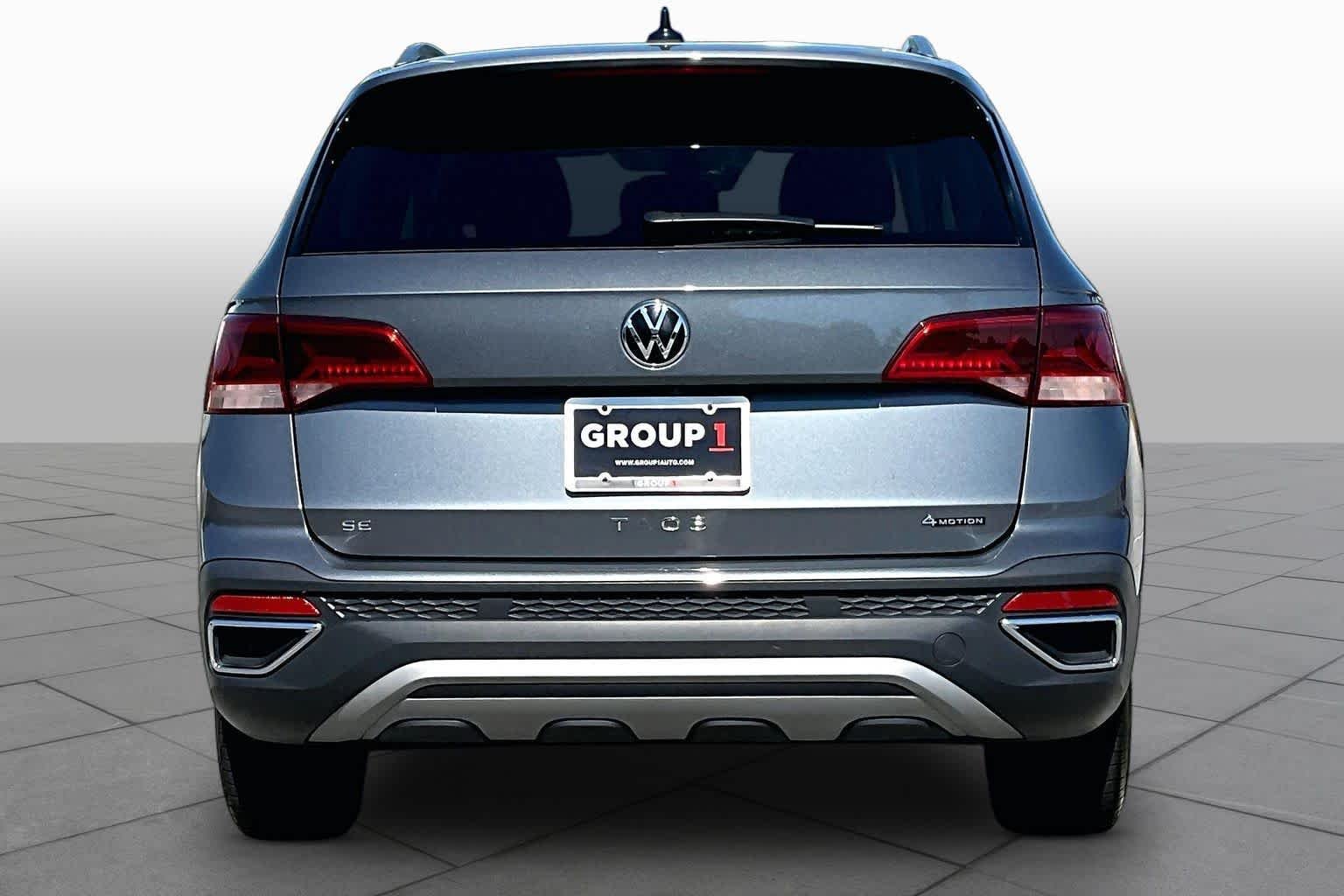 Used 2024 Platinum Gray Metallic Volkswagen SE image 5