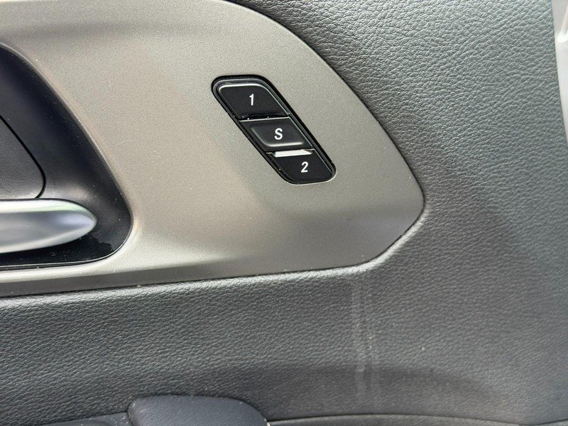 Used 2025 Ceramic Gray Clearcoat Chrysler Select FWD image 18