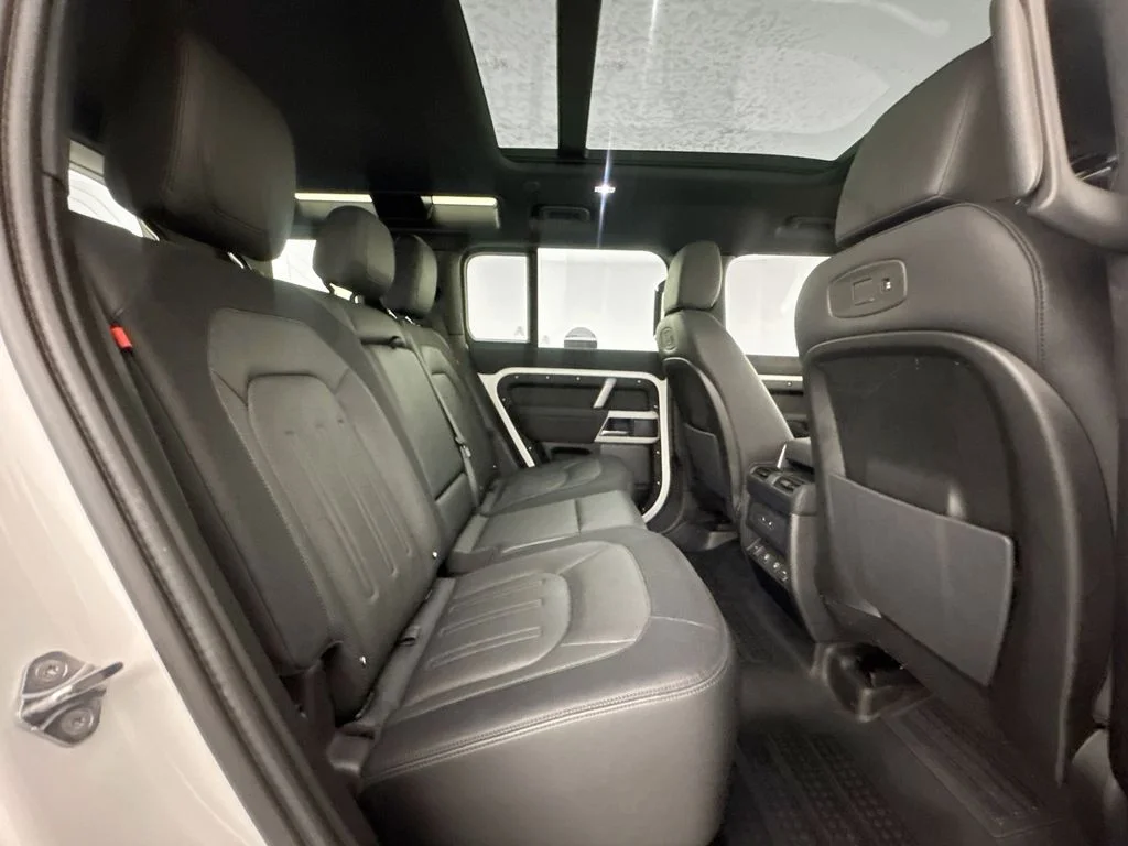 Certified Used 2022 White Land Rover X-Dynamic SE image 27