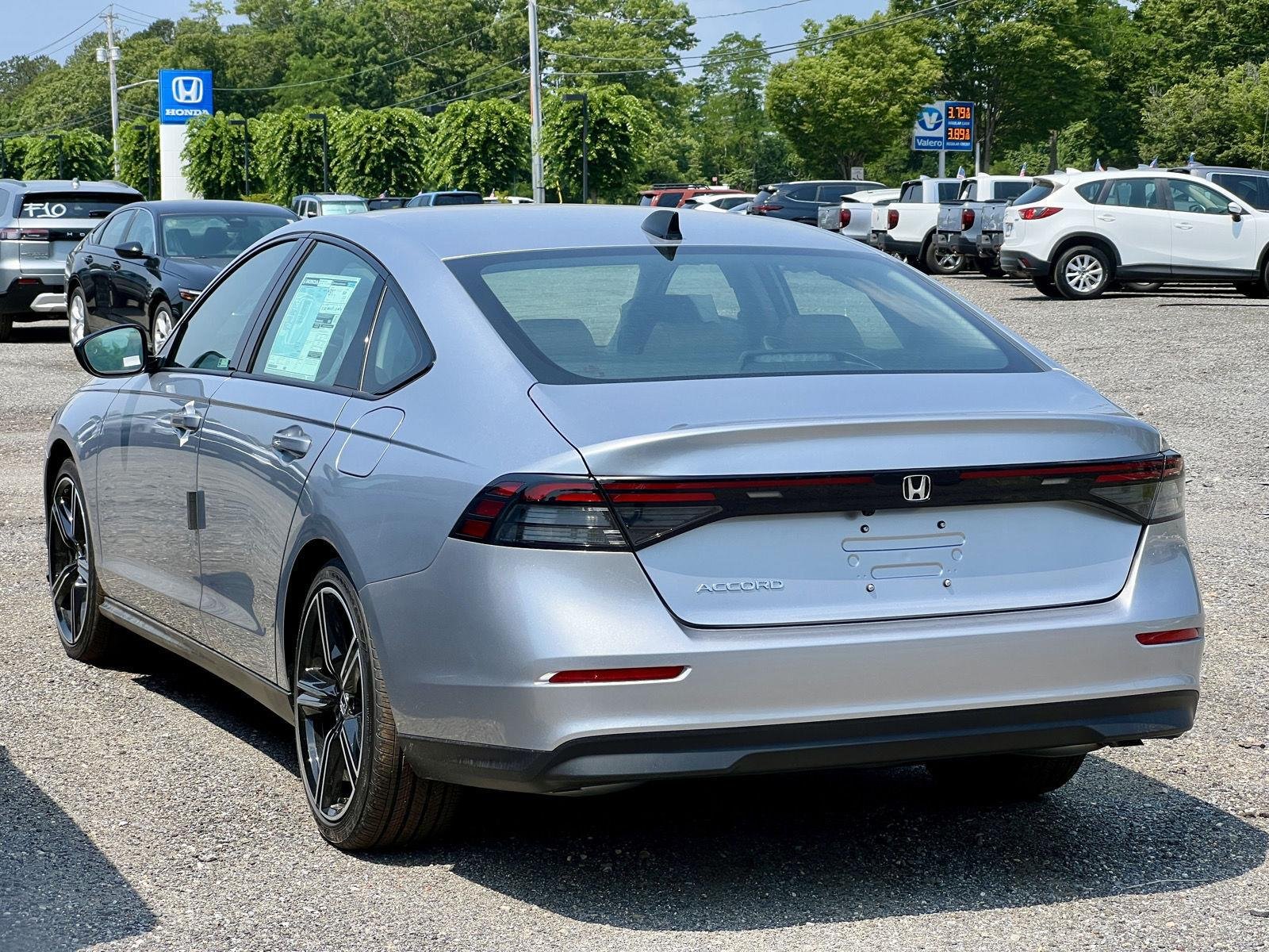 New 2026 Solar Silver Metallic Honda SE image 2