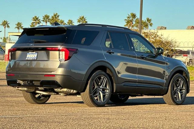 New 2026 Carbonized Gray Metallic Ford ST-Line image 31
