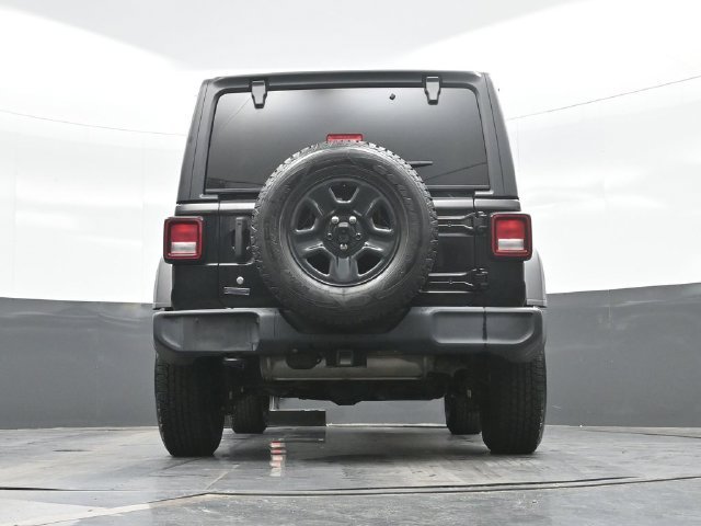 Used 2021 Black Jeep Sport image 18