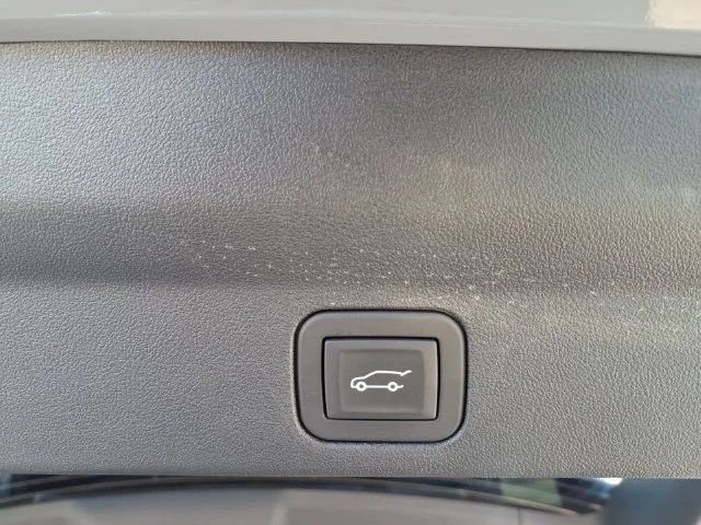 Certified Used 2026 Luna Metallic (No longer available to order) Cadillac Premium Luxury image 7