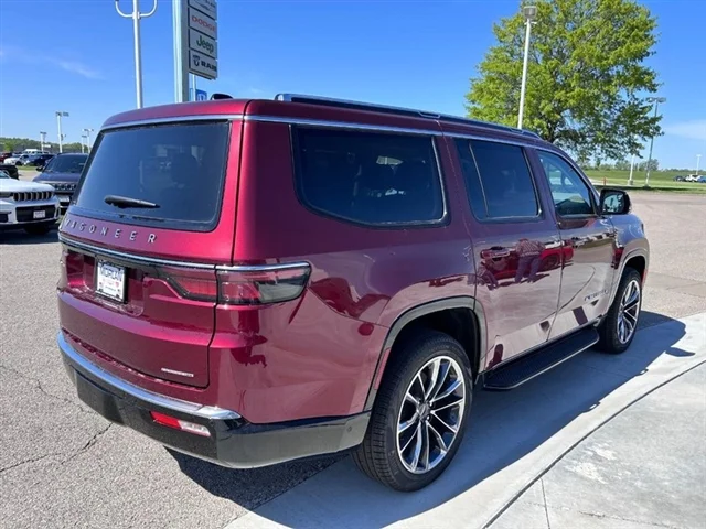 Used 2024 Velvet Red Wagoneer Series II image 5