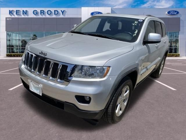 Used 2013 Silver Jeep Laredo image 4