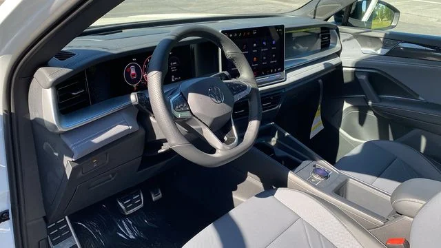 New 2026 White/off-white Volkswagen 2.0T SE R-Line Black image 11