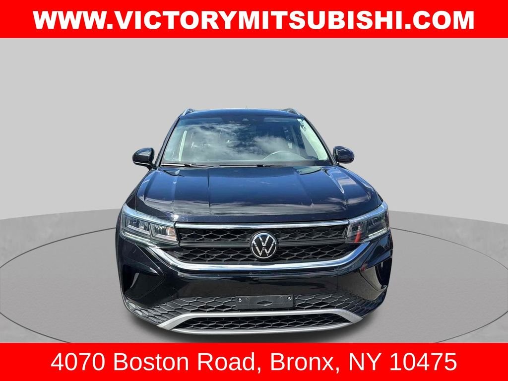 Used 2024 Volkswagen Taos SE with VIN 3VVSX7B22RM016417 for sale in Bronx, NY