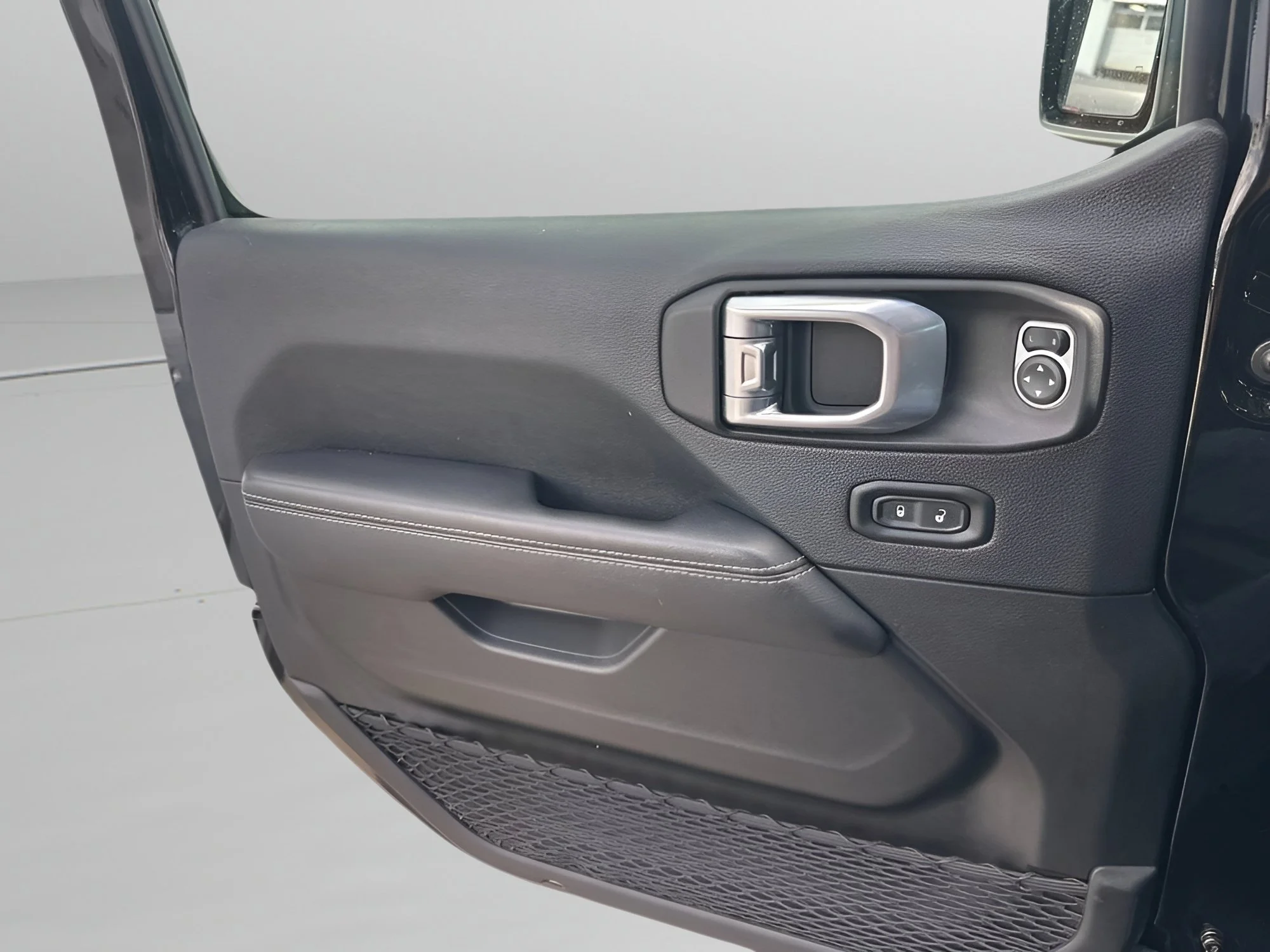 Certified Used 2022 Black Clearcoat Jeep Overland image 21