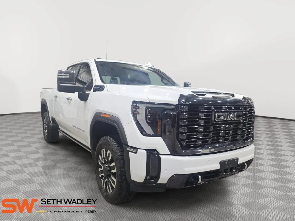 Used 2024 Summit White GMC Denali Ultimate image 1