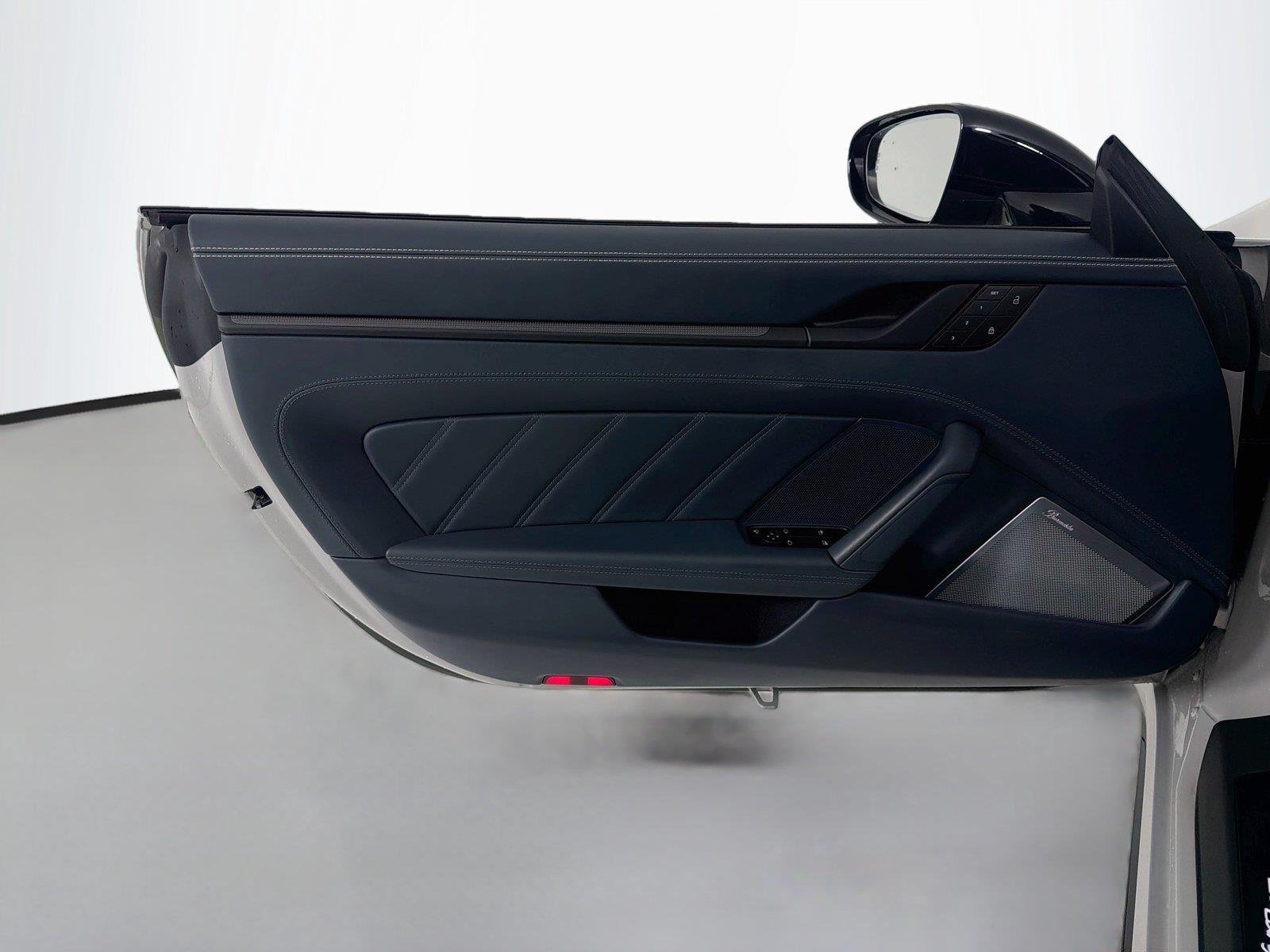 Used 2022 Chalk Porsche TARGA 4 GTS image 9
