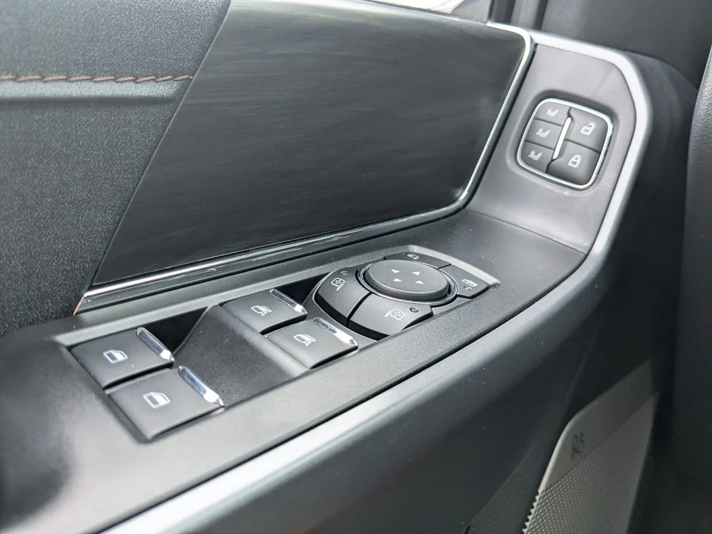 New 2025 Star White Metallic Tri-Coat Ford Lariat image 24