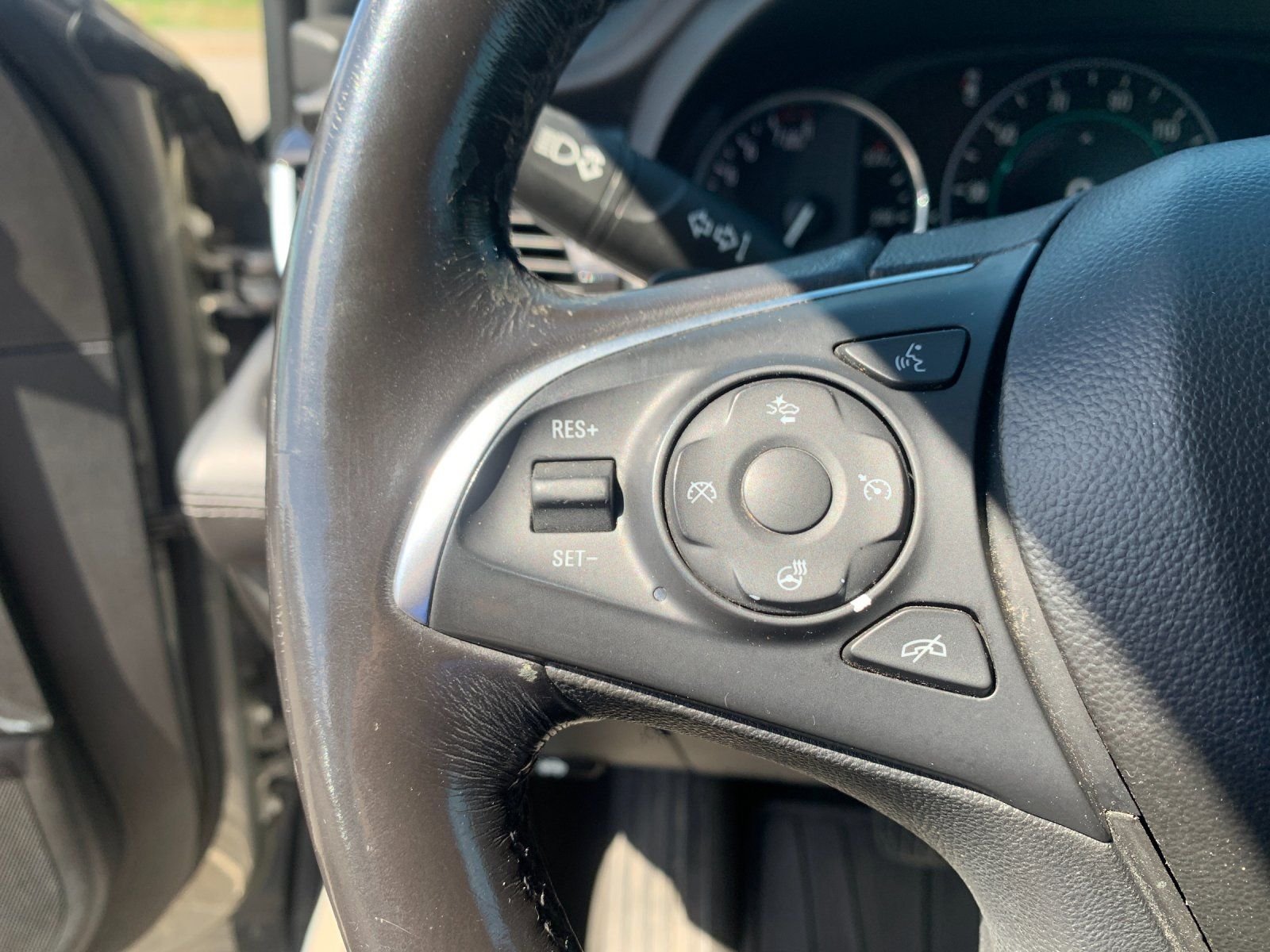 Used 2019  Buick Premium I Group image 26