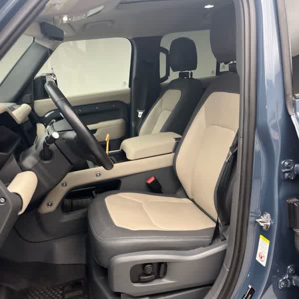 Used 2024 Tasman Blue Metallic Land Rover X-Dynamic SE image 3