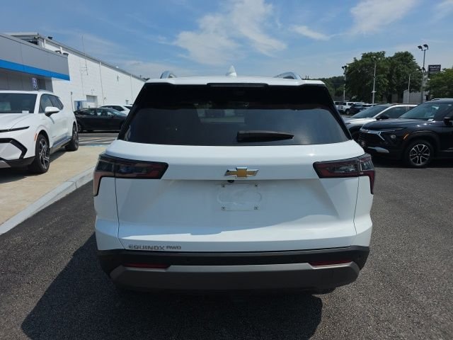 Used 2025 White Chevrolet LT image 3