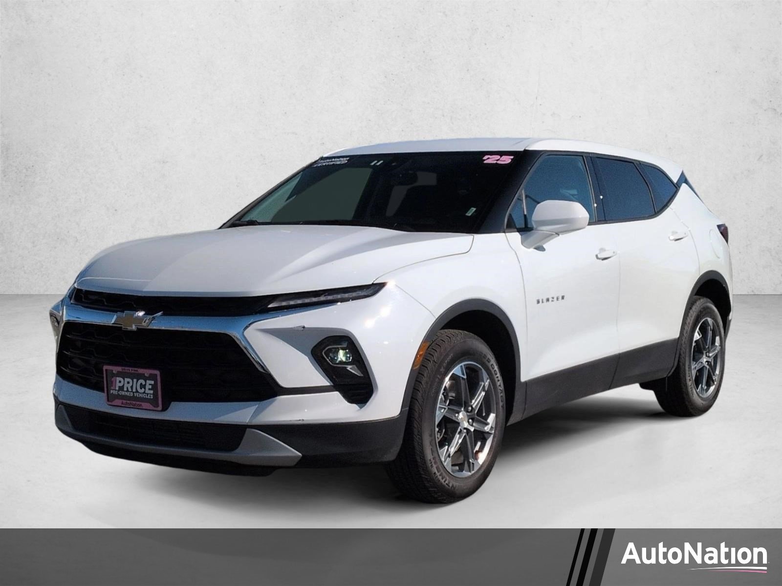 Used 2025 Summit White Chevrolet LT image 1