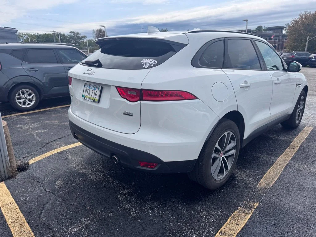 Certified Used 2018 White Jaguar 35t Premium image 4