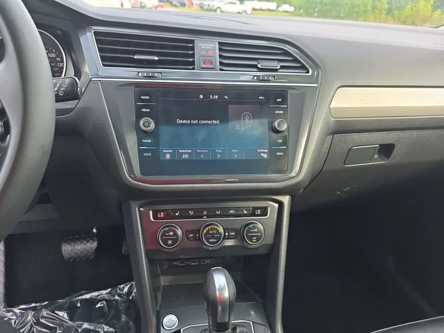 Used 2020 White Volkswagen 2.0T SE image 19