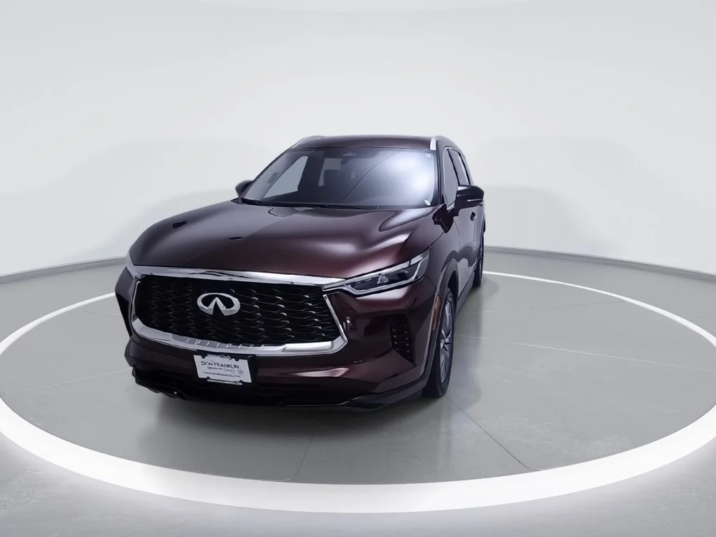 Used 2024 Red INFINITI LUXE image 5