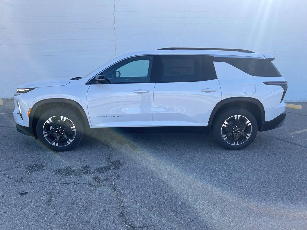 New 2027 Polar White Tricoat Chevrolet LT image 3