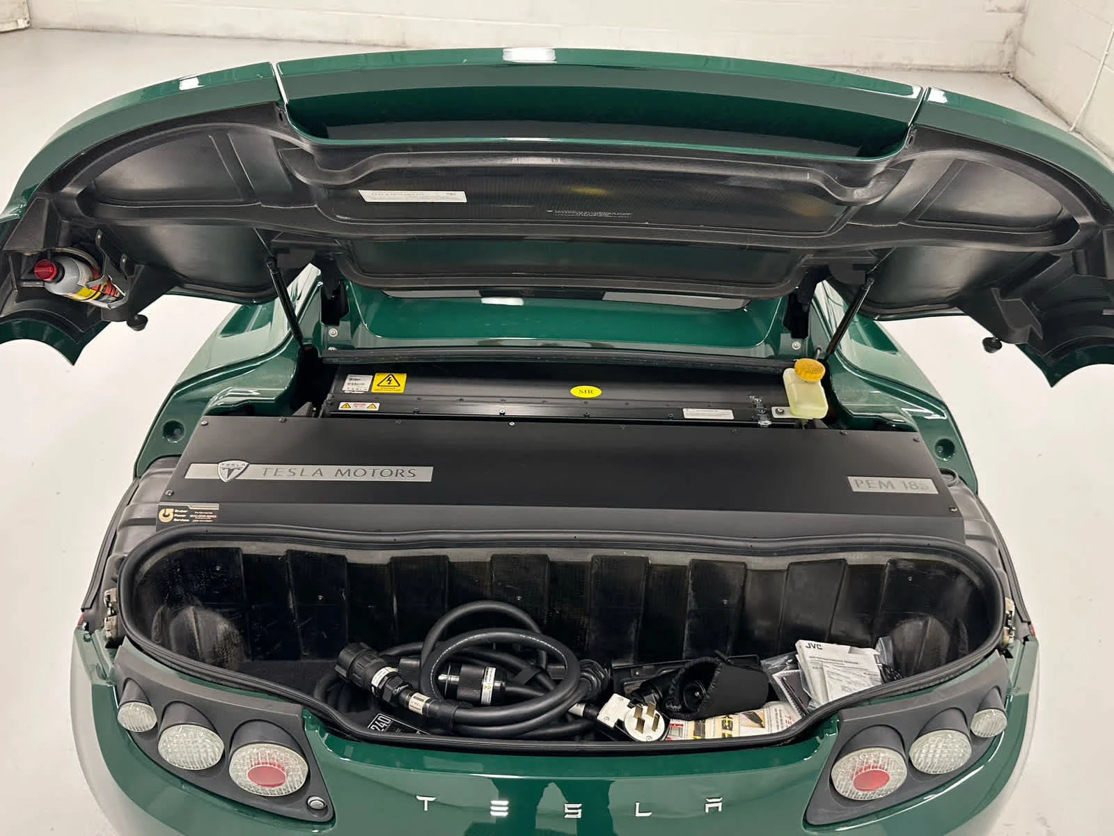 Used 2008 Racing Green Tesla  image 23