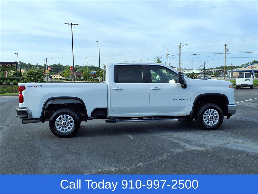 Used 2025 Summit White Chevrolet LT image 3