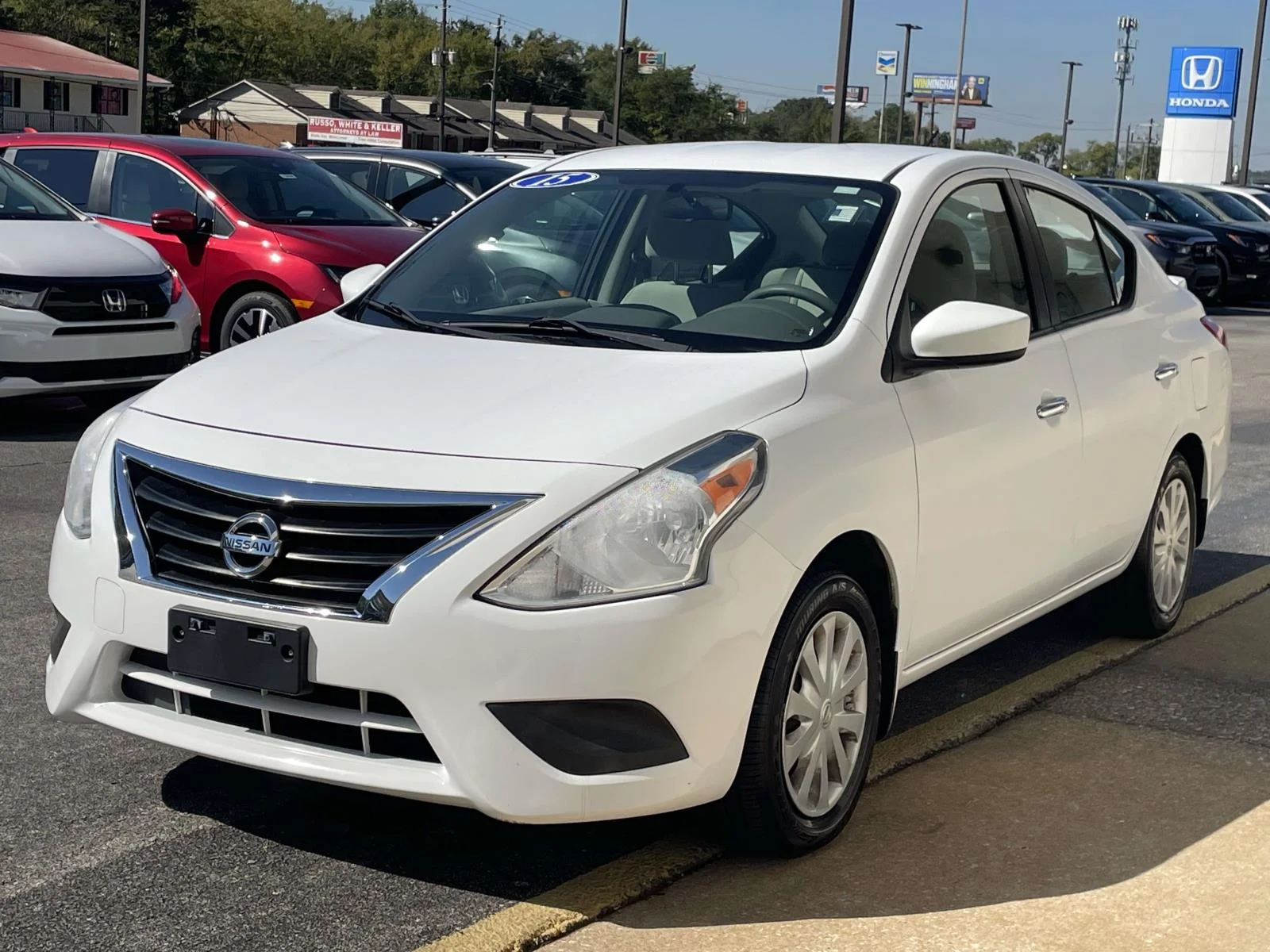 Used 2015 White Nissan 4dr Sdn CVT 1.6 SV image 4