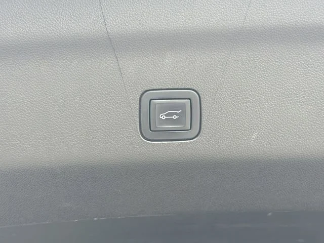 Used 2022 Crystal White Tricoat Cadillac Sport Platinum image 14