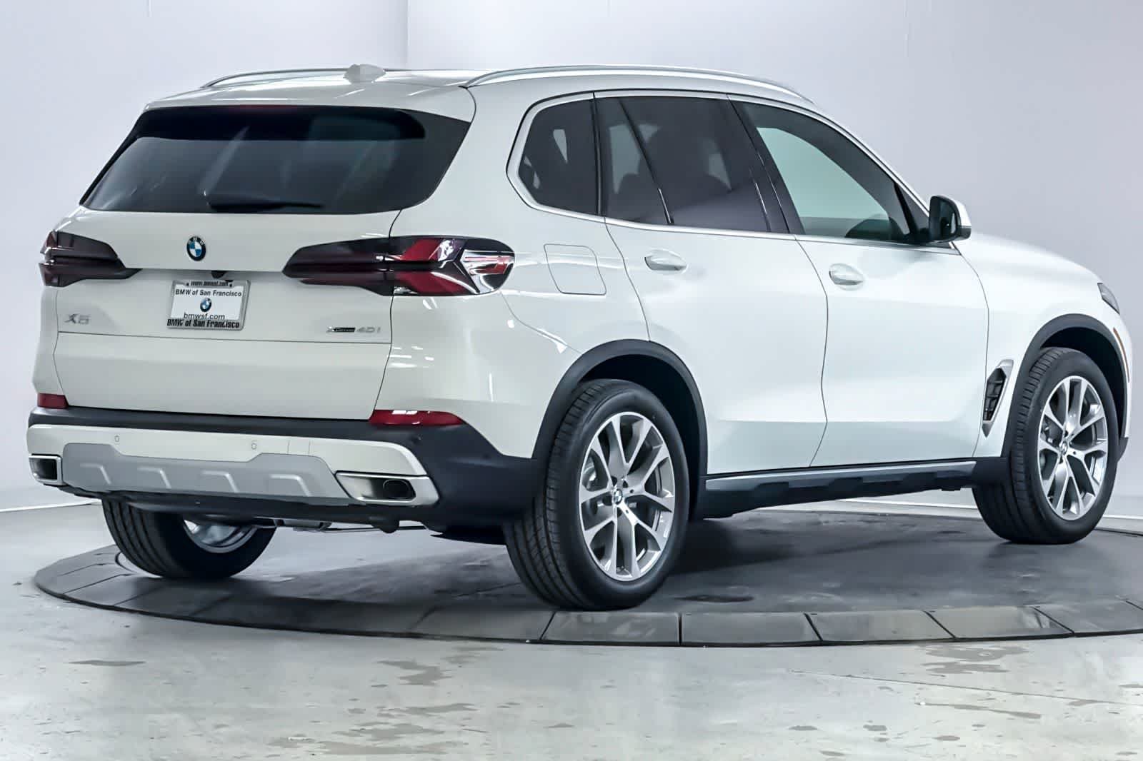 New 2026 Alpine White BMW xDrive40i image 2