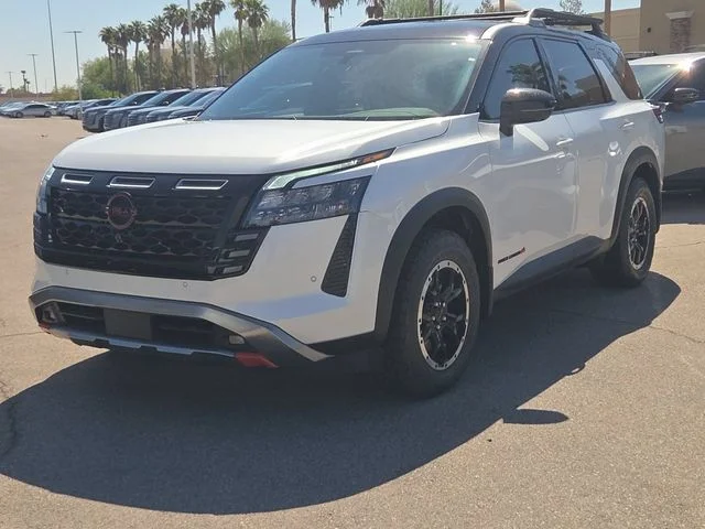 New 2026 Everest White Pearl TriCoat / Super Black Two-tone Nissan Rock Creek® image 2
