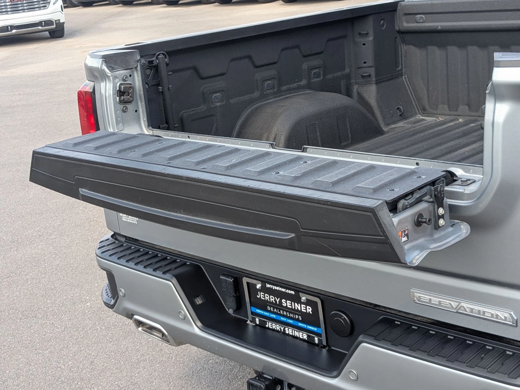 Used 2024 Sterling Metallic GMC Elevation image 32