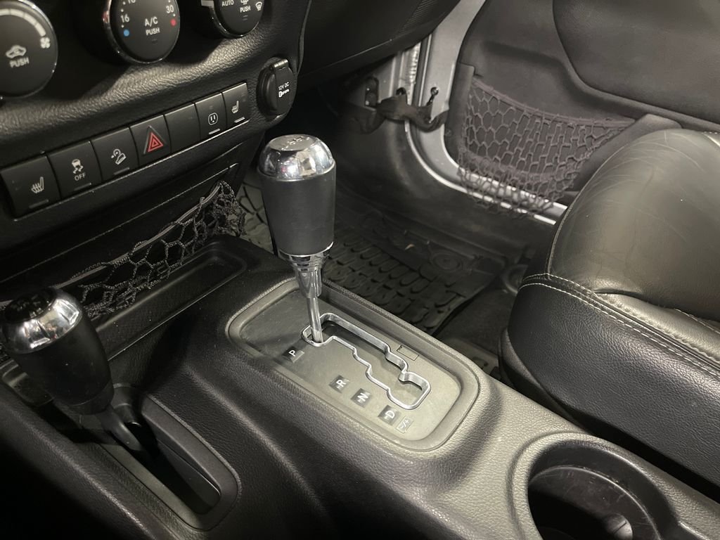 Used 2015 Silver Jeep Unlimited Rubicon image 25