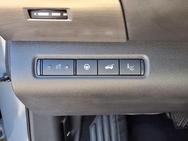 Used 2025 Gray Nissan Platinum image 15