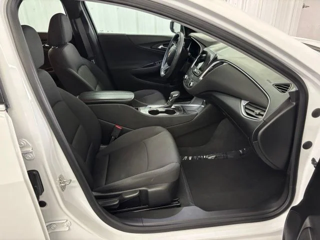 Used 2021 White Chevrolet LT image 25