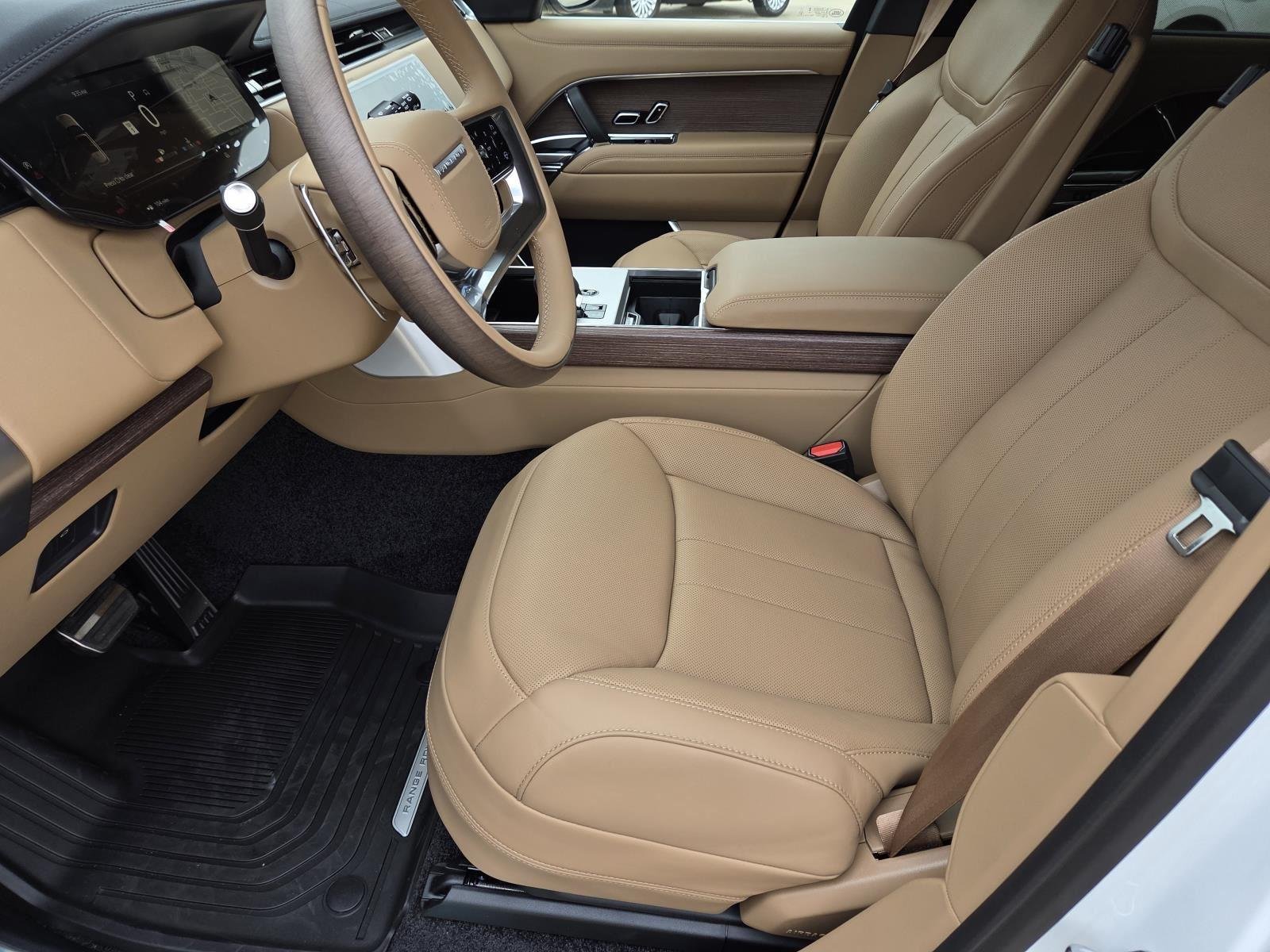 New 2026 Fuji White Land Rover SE image 32