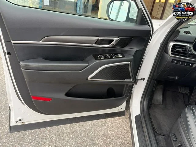 Used 2025 White Kia S image 10