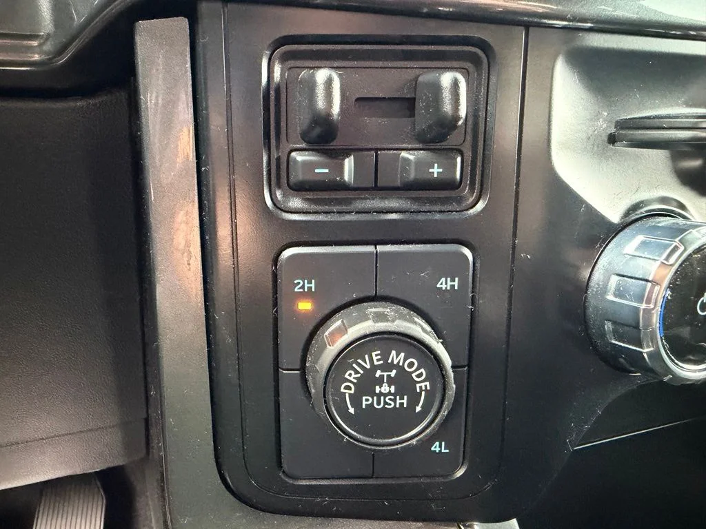 Used 2023 Silver Ford XLT image 27