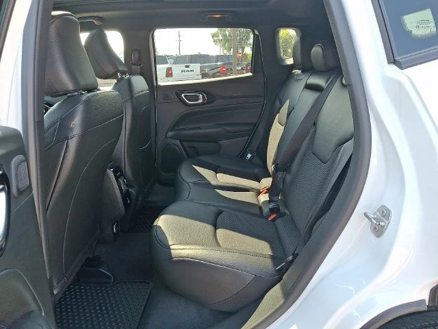 New 2025 White Jeep Latitude image 11